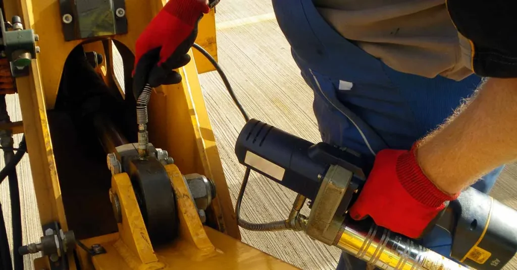 overhead-cranes-maintenance-guide-lubrication-grease-maintenance