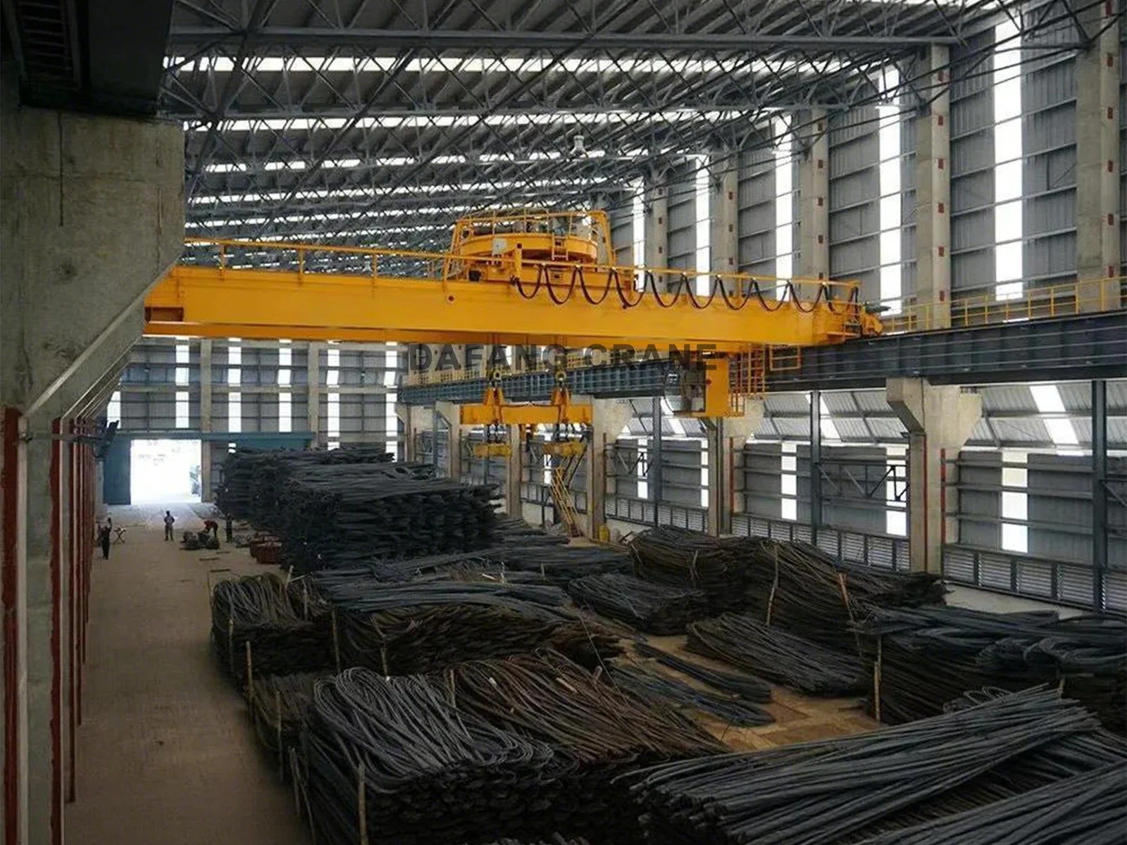 Grúa puente de haz electromagnético QCL