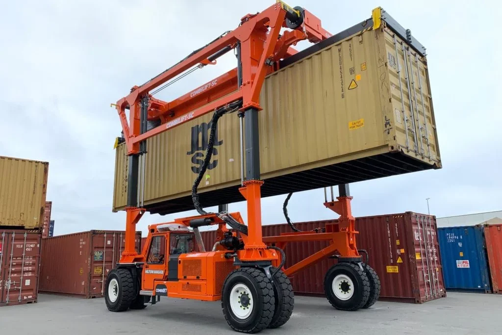 Straddle Carrier