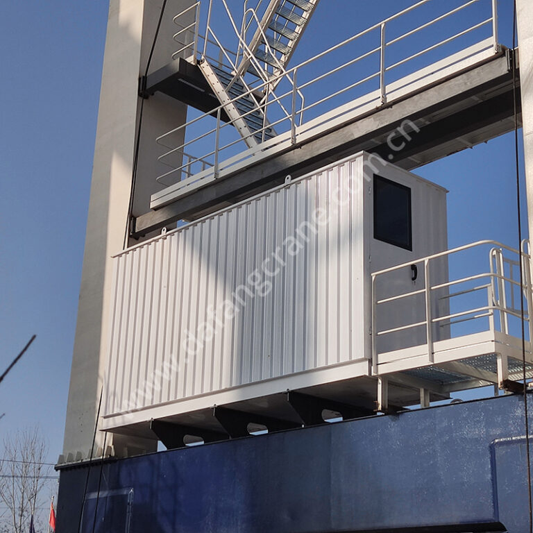 rtg-crane-electrical-room-closeup